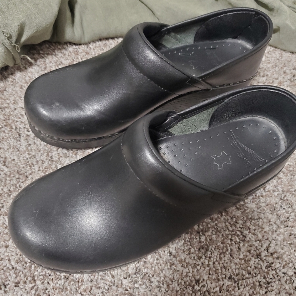 Black Clog Women's Dansko size 37 / 6 1/2 / 7